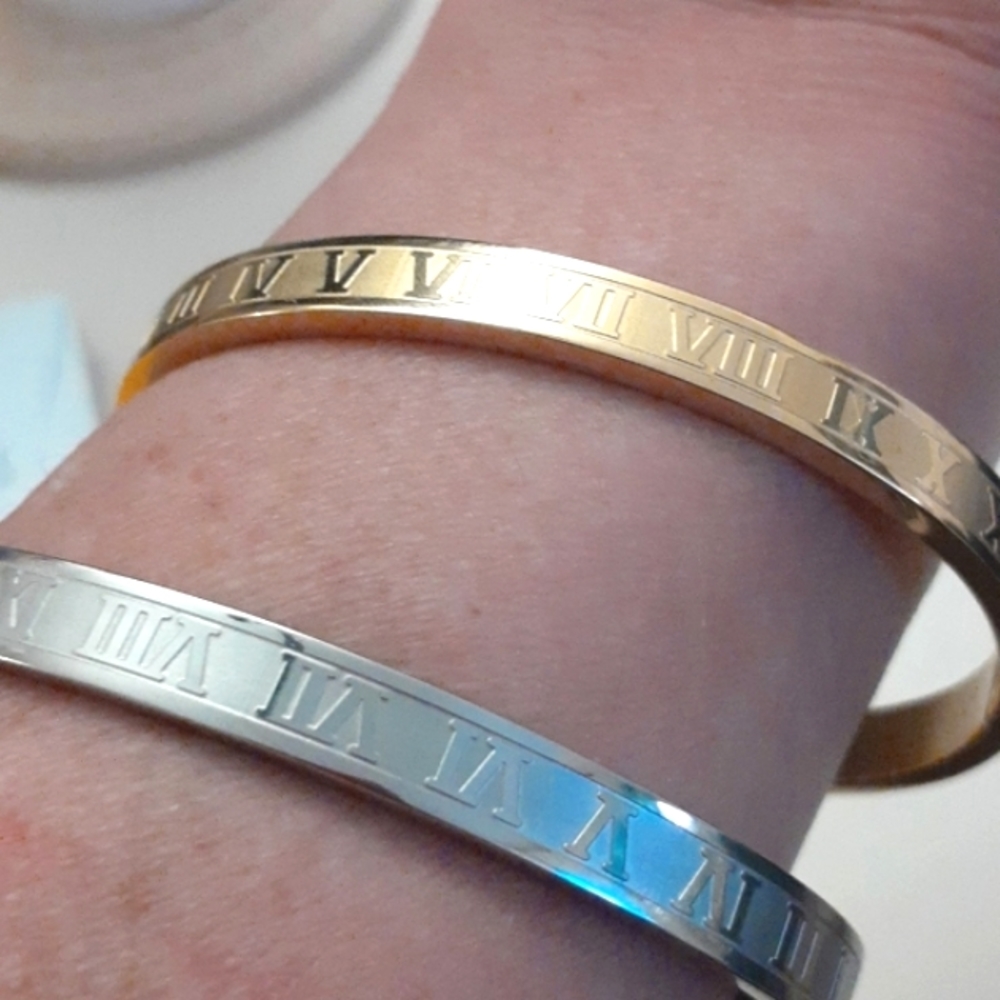 2 GOLD ROMAN NUMERAL BRACELETS